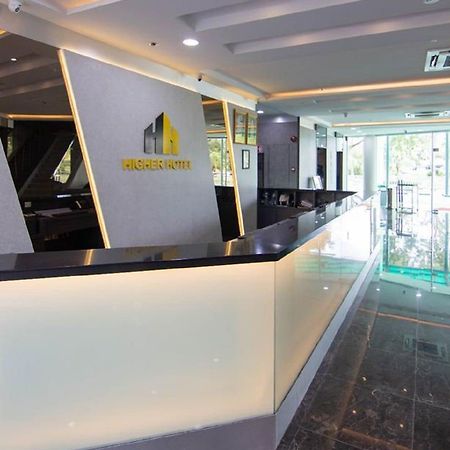 Higher Hotel Μπαντάρ Σερί Μπεγκαβάν Εξωτερικό φωτογραφία