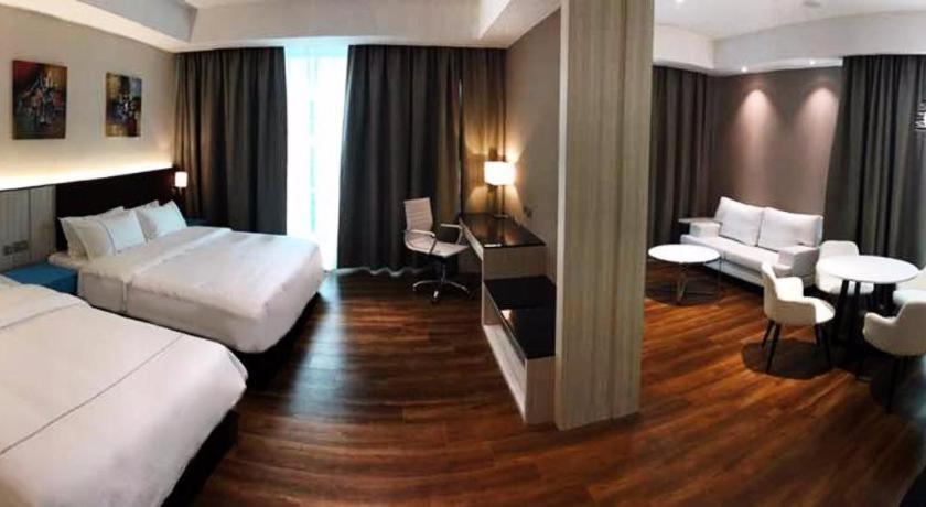 Higher Hotel Μπαντάρ Σερί Μπεγκαβάν Εξωτερικό φωτογραφία
