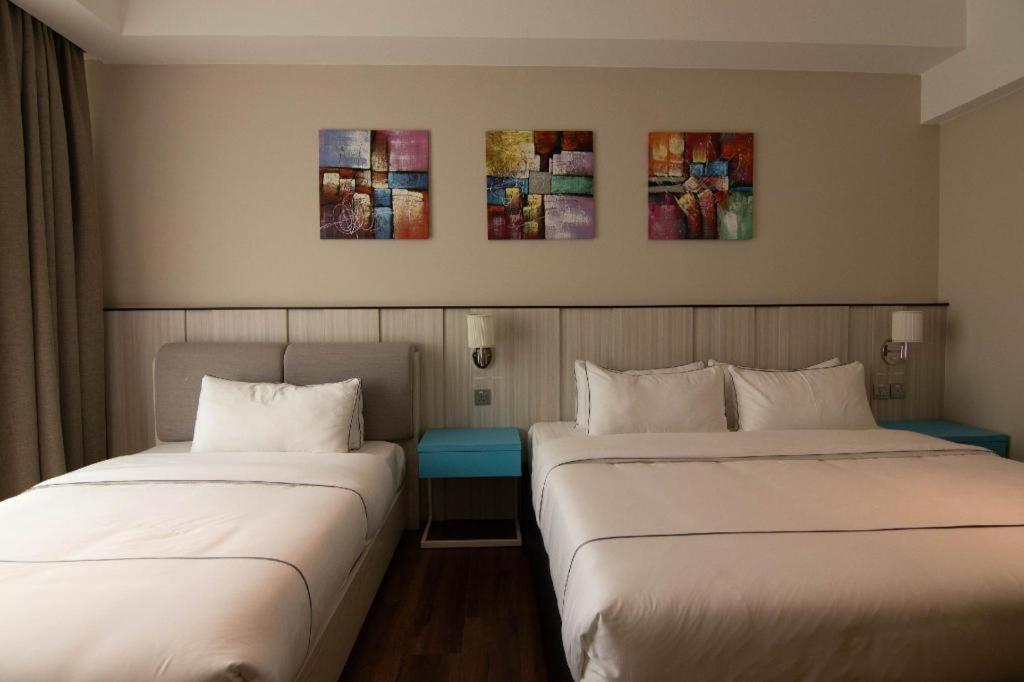 Higher Hotel Μπαντάρ Σερί Μπεγκαβάν Εξωτερικό φωτογραφία