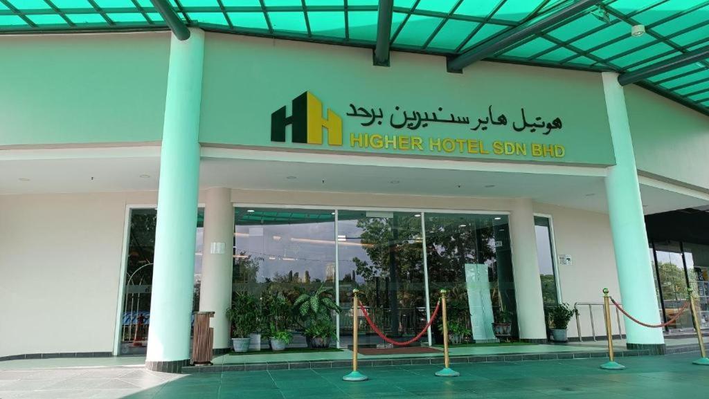 Higher Hotel Μπαντάρ Σερί Μπεγκαβάν Εξωτερικό φωτογραφία