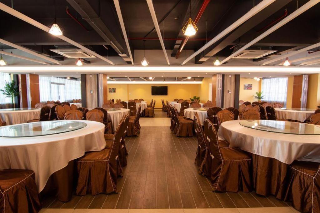 Higher Hotel Μπαντάρ Σερί Μπεγκαβάν Εξωτερικό φωτογραφία