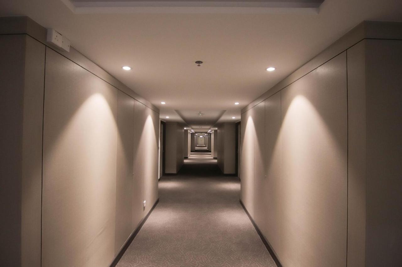 Higher Hotel Μπαντάρ Σερί Μπεγκαβάν Εξωτερικό φωτογραφία