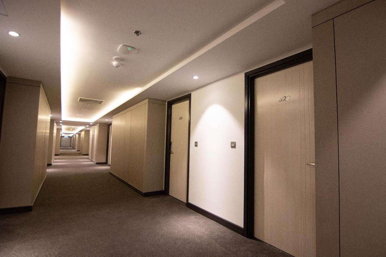 Higher Hotel Μπαντάρ Σερί Μπεγκαβάν Εξωτερικό φωτογραφία