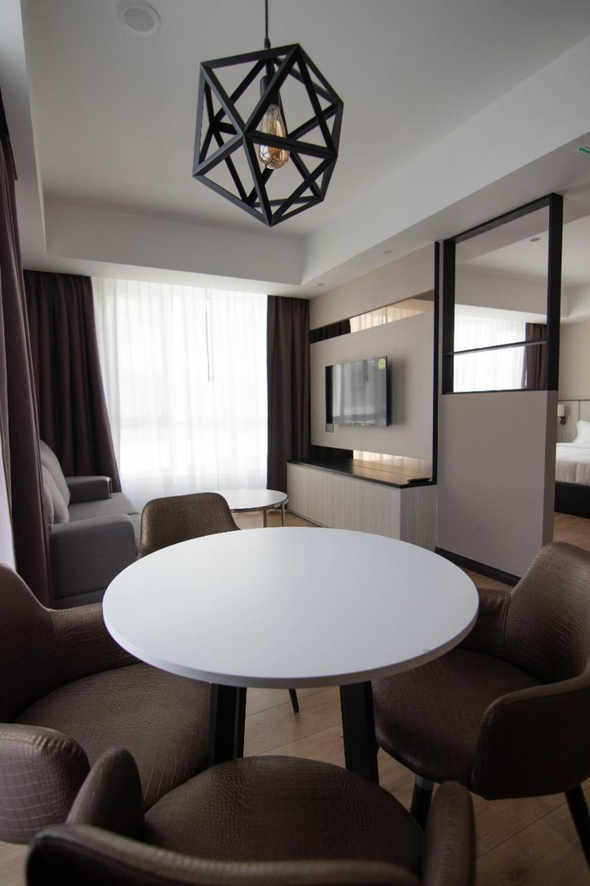 Higher Hotel Μπαντάρ Σερί Μπεγκαβάν Εξωτερικό φωτογραφία