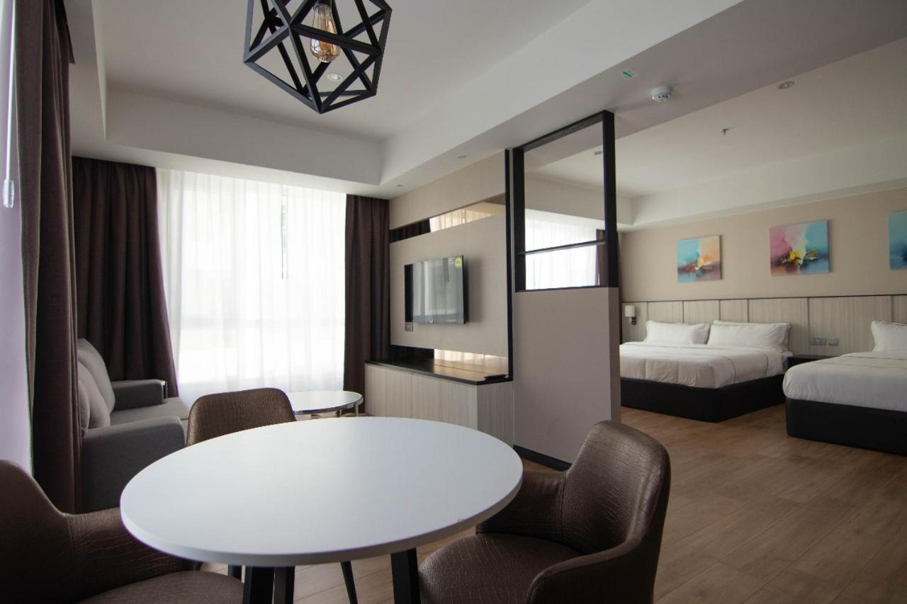 Higher Hotel Μπαντάρ Σερί Μπεγκαβάν Εξωτερικό φωτογραφία