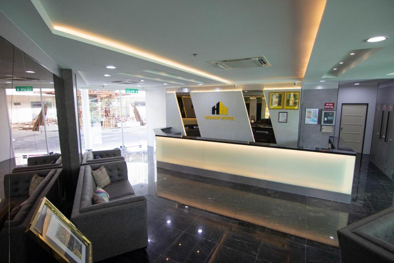 Higher Hotel Μπαντάρ Σερί Μπεγκαβάν Εξωτερικό φωτογραφία