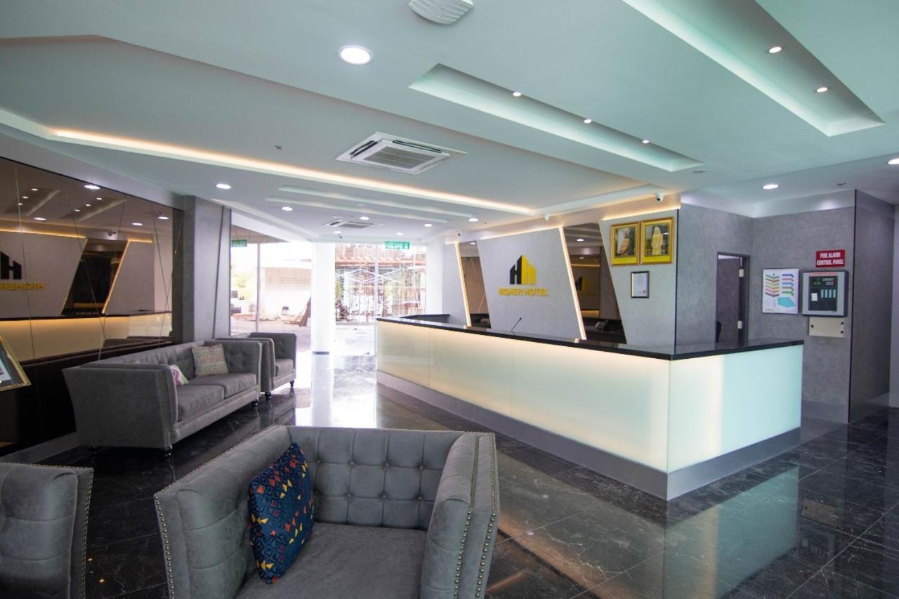 Higher Hotel Μπαντάρ Σερί Μπεγκαβάν Εξωτερικό φωτογραφία