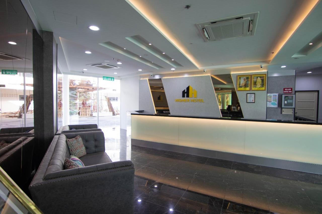 Higher Hotel Μπαντάρ Σερί Μπεγκαβάν Εξωτερικό φωτογραφία