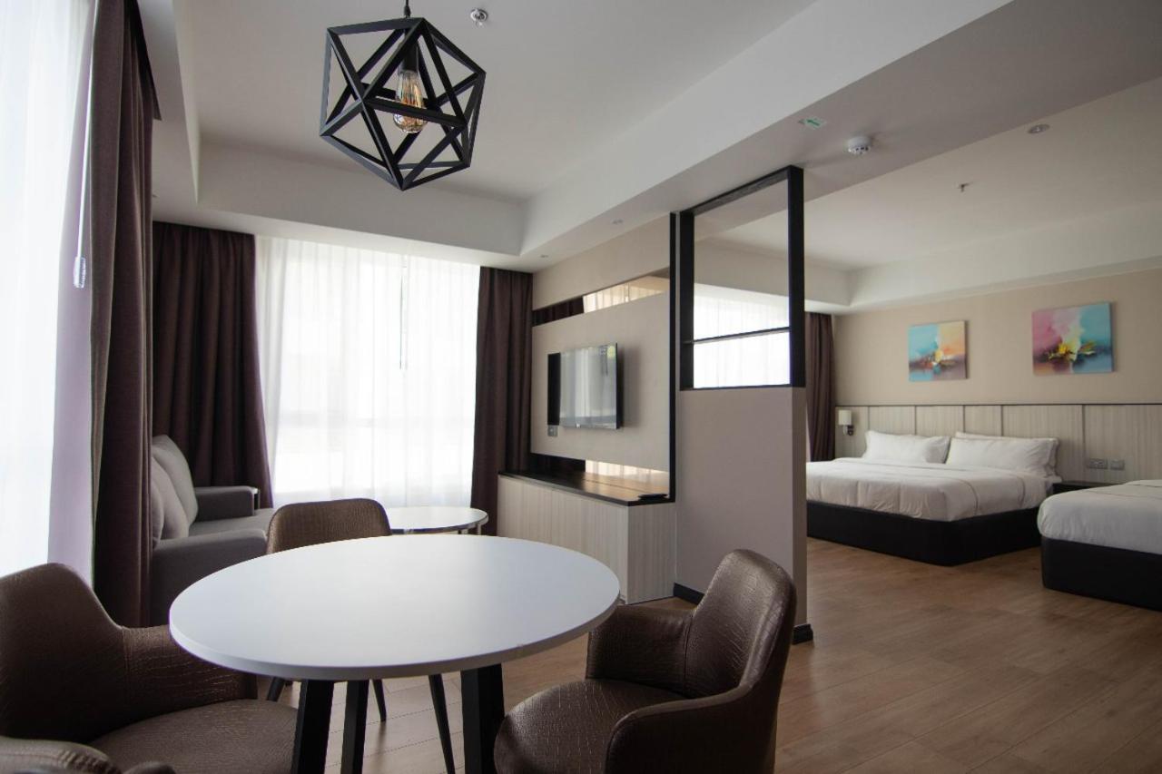 Higher Hotel Μπαντάρ Σερί Μπεγκαβάν Εξωτερικό φωτογραφία
