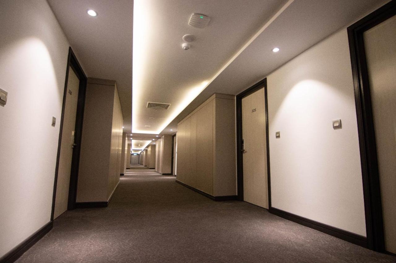 Higher Hotel Μπαντάρ Σερί Μπεγκαβάν Εξωτερικό φωτογραφία