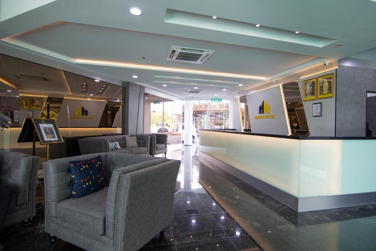 Higher Hotel Μπαντάρ Σερί Μπεγκαβάν Εξωτερικό φωτογραφία