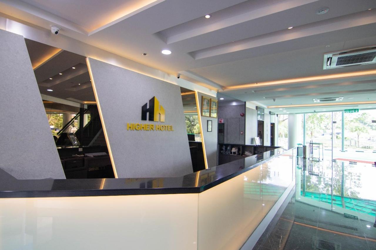 Higher Hotel Μπαντάρ Σερί Μπεγκαβάν Εξωτερικό φωτογραφία