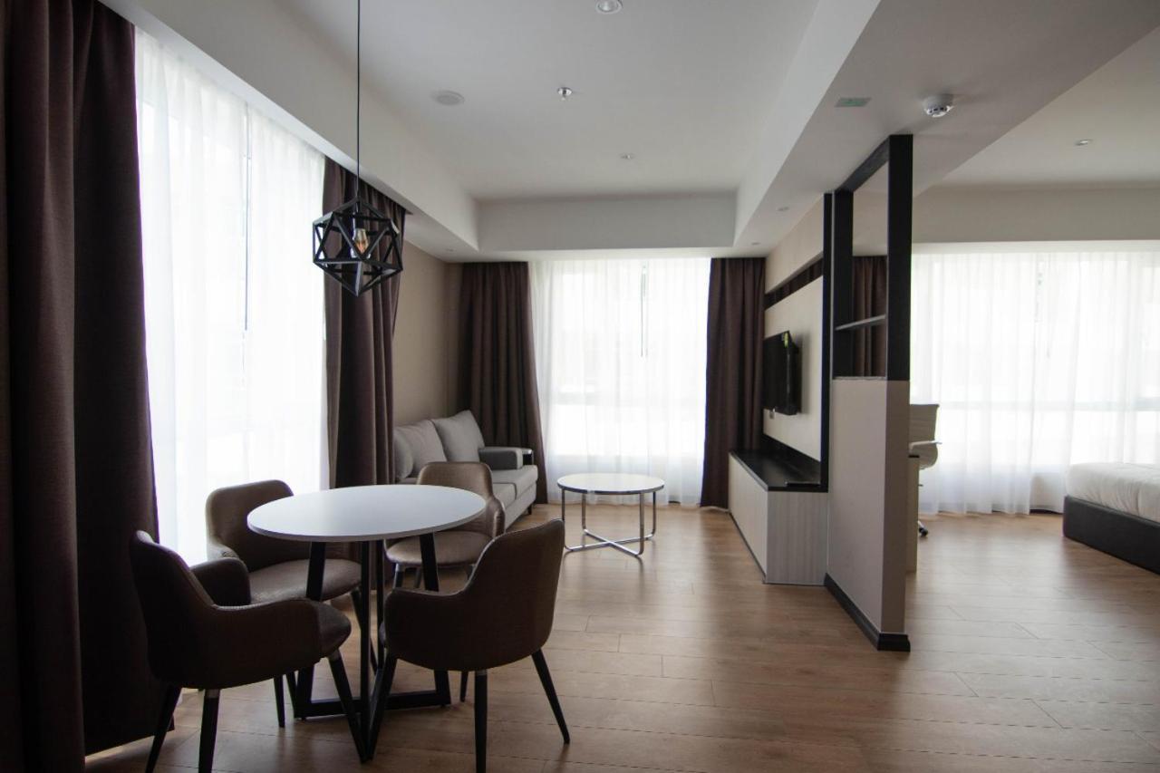 Higher Hotel Μπαντάρ Σερί Μπεγκαβάν Εξωτερικό φωτογραφία