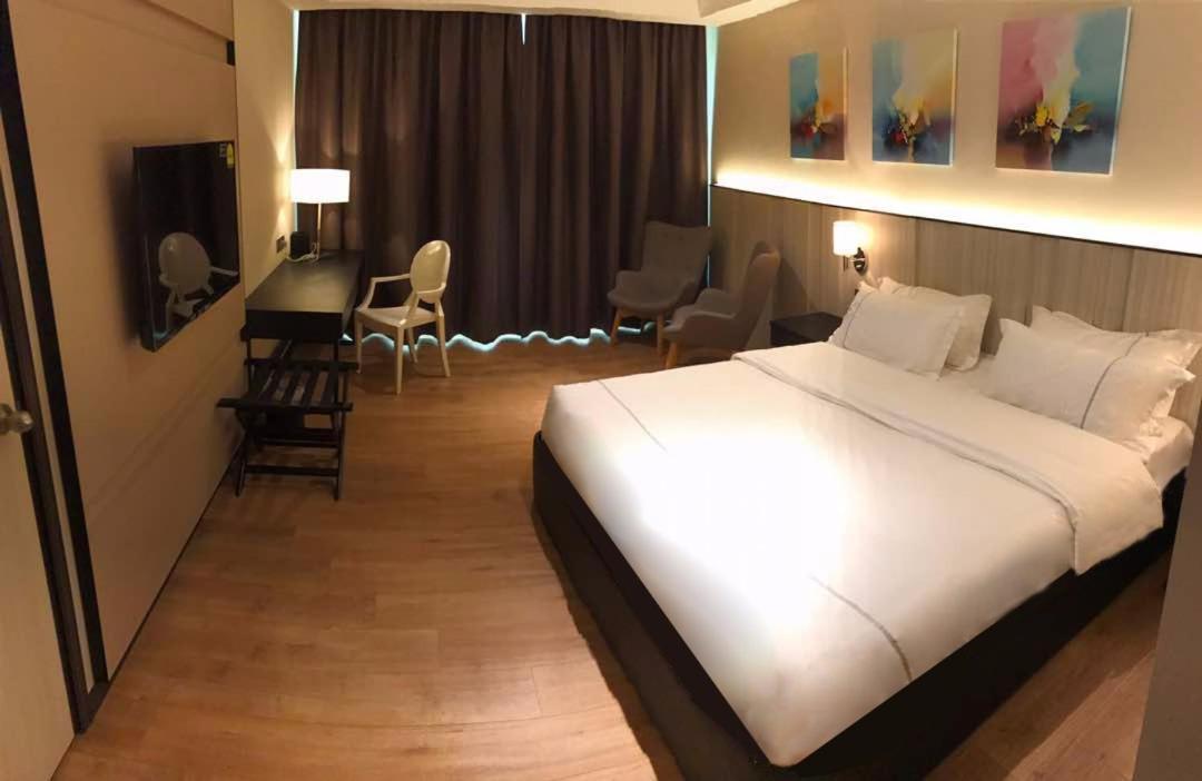 Higher Hotel Μπαντάρ Σερί Μπεγκαβάν Εξωτερικό φωτογραφία