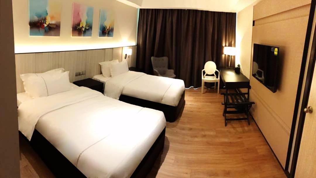 Higher Hotel Μπαντάρ Σερί Μπεγκαβάν Εξωτερικό φωτογραφία
