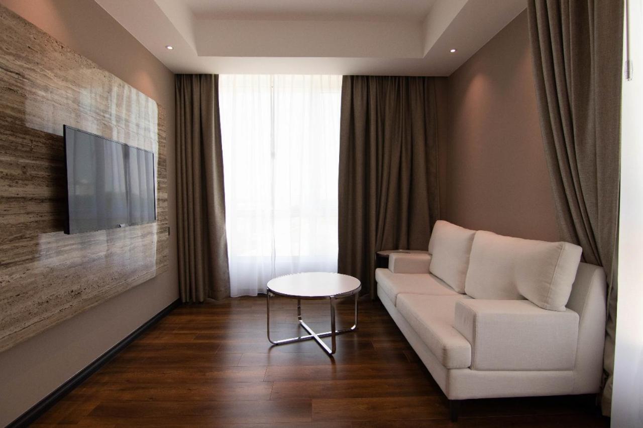 Higher Hotel Μπαντάρ Σερί Μπεγκαβάν Εξωτερικό φωτογραφία