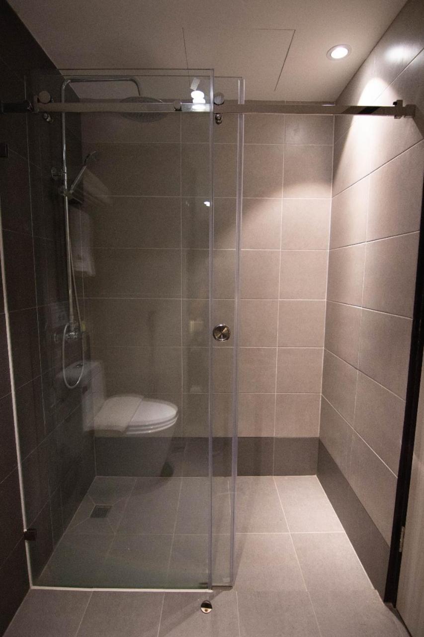 Higher Hotel Μπαντάρ Σερί Μπεγκαβάν Εξωτερικό φωτογραφία