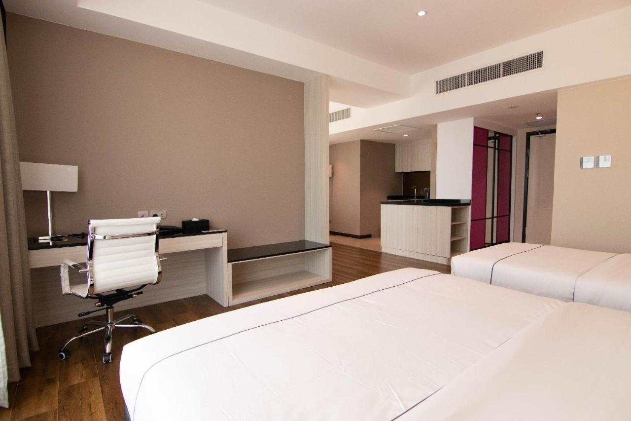 Higher Hotel Μπαντάρ Σερί Μπεγκαβάν Εξωτερικό φωτογραφία