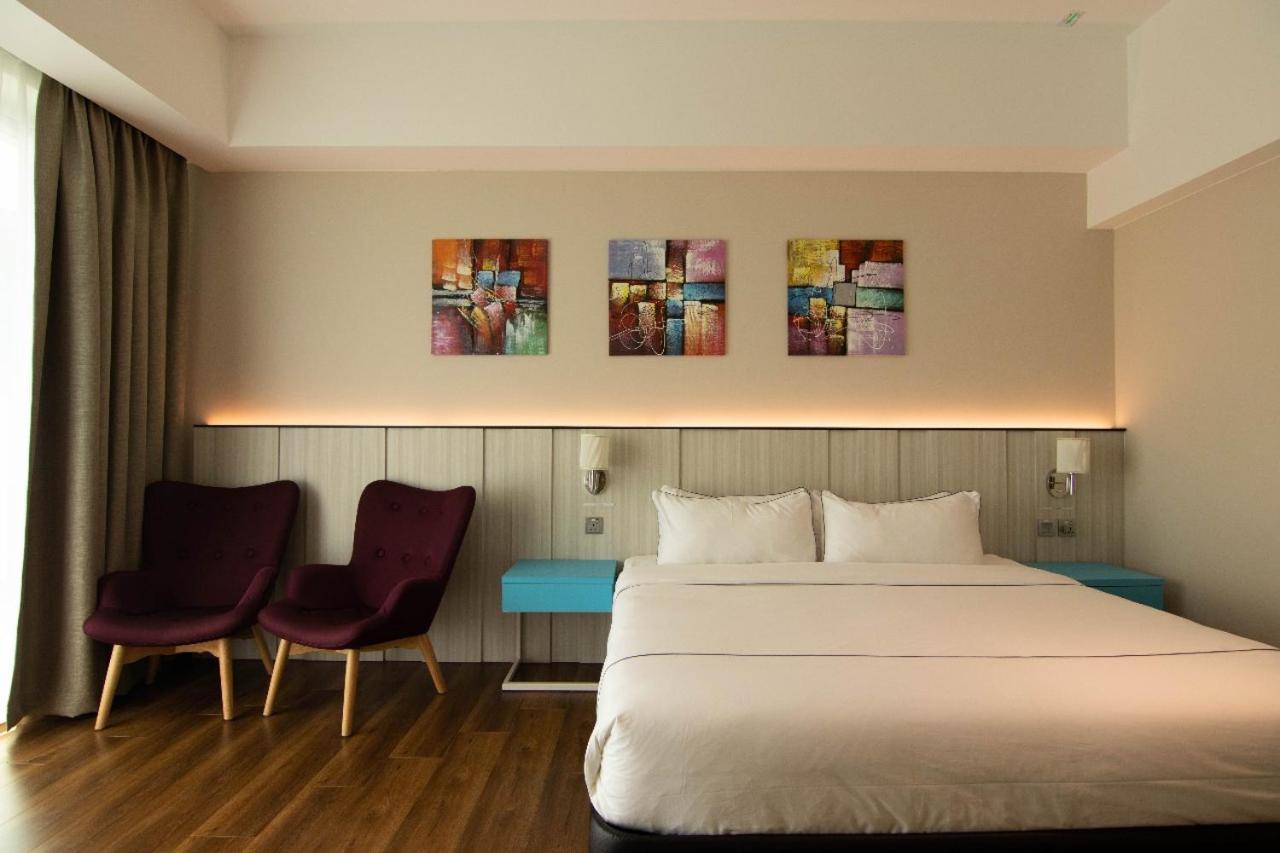 Higher Hotel Μπαντάρ Σερί Μπεγκαβάν Εξωτερικό φωτογραφία