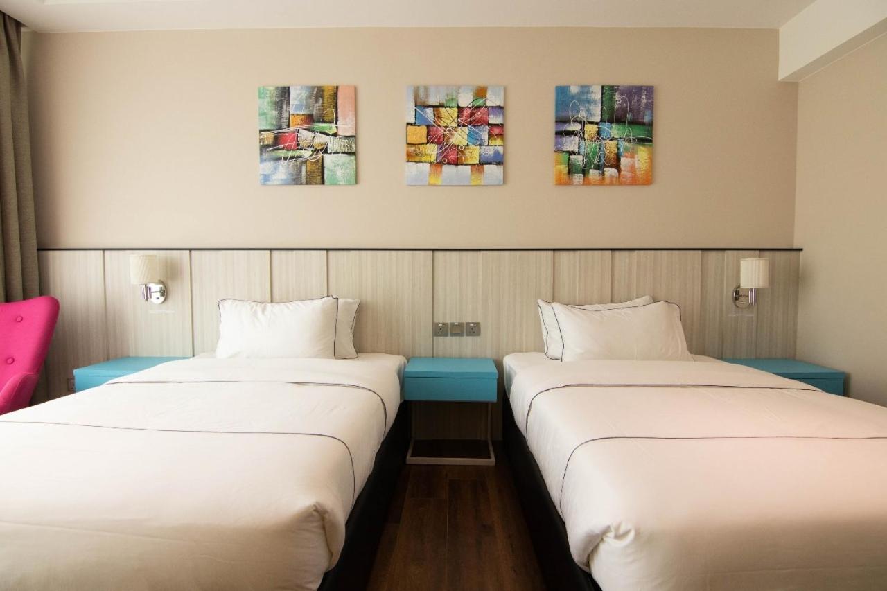 Higher Hotel Μπαντάρ Σερί Μπεγκαβάν Εξωτερικό φωτογραφία