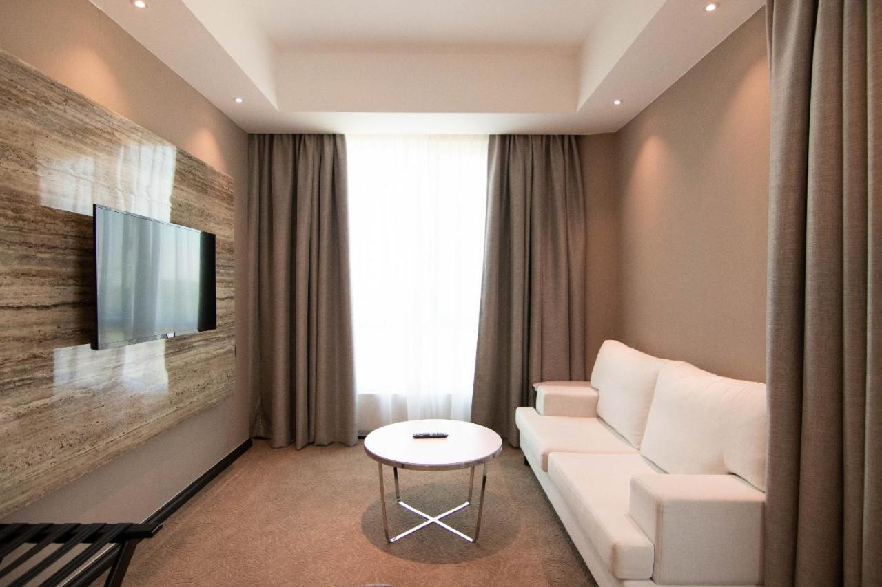 Higher Hotel Μπαντάρ Σερί Μπεγκαβάν Εξωτερικό φωτογραφία