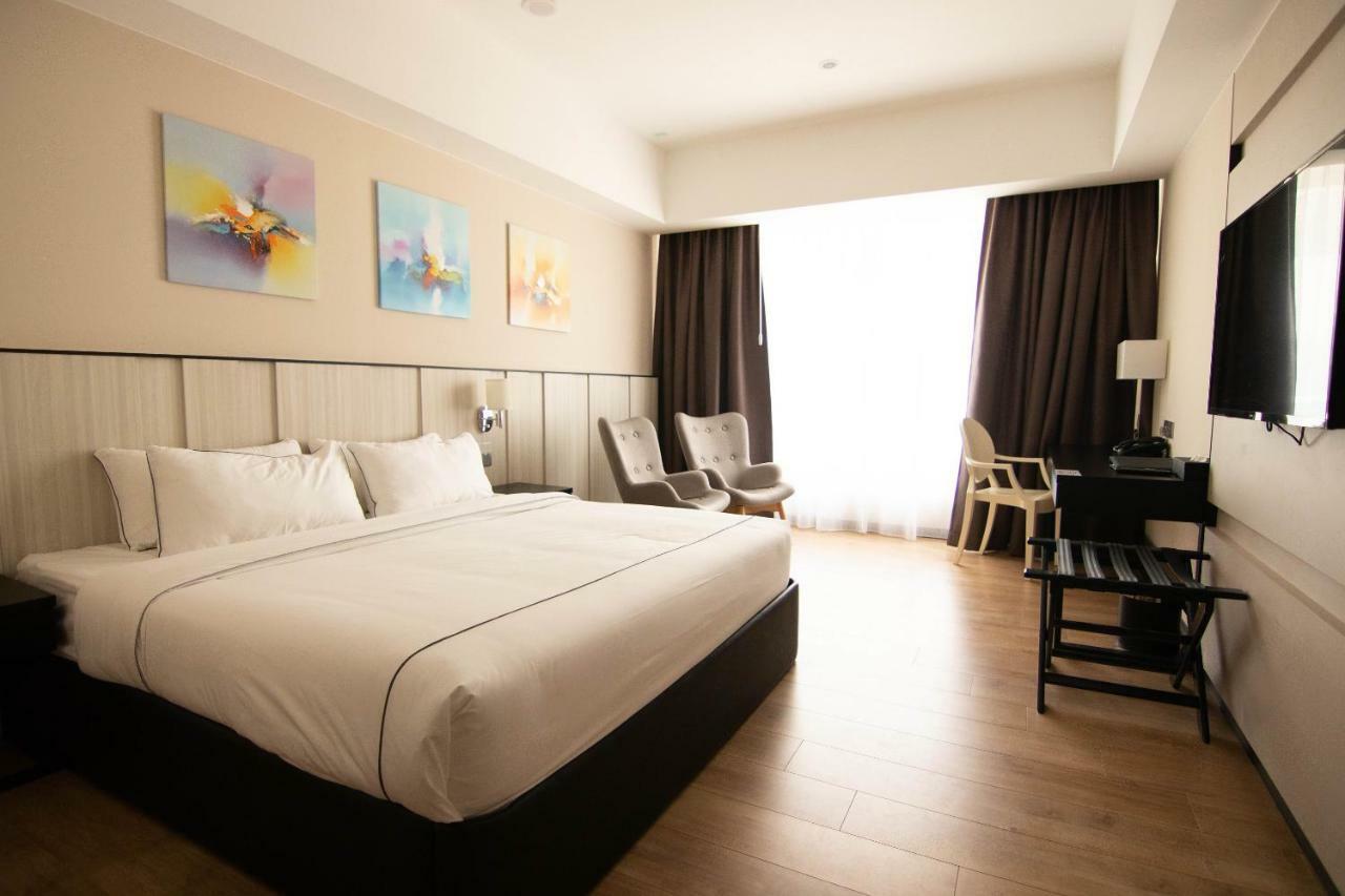 Higher Hotel Μπαντάρ Σερί Μπεγκαβάν Εξωτερικό φωτογραφία