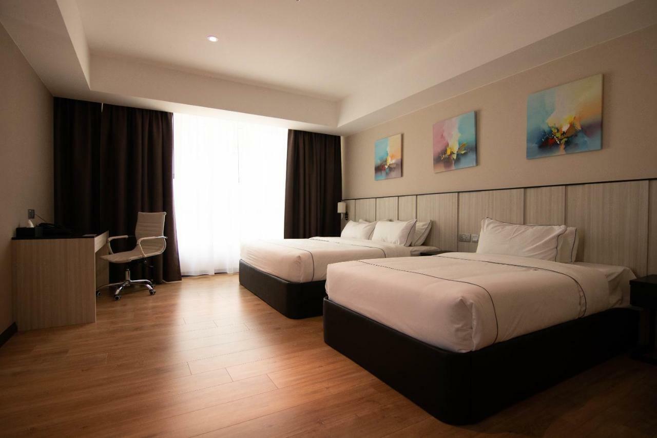 Higher Hotel Μπαντάρ Σερί Μπεγκαβάν Εξωτερικό φωτογραφία