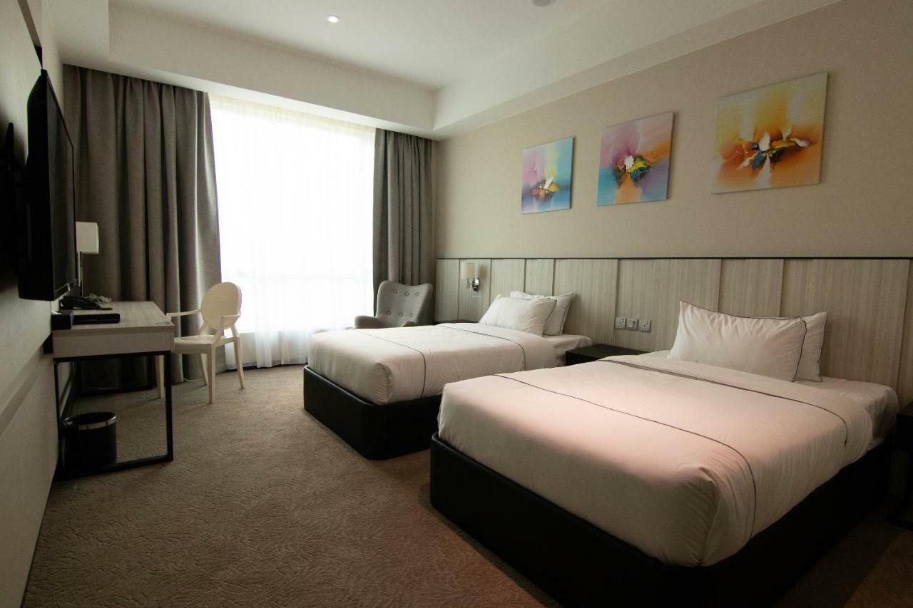 Higher Hotel Μπαντάρ Σερί Μπεγκαβάν Εξωτερικό φωτογραφία