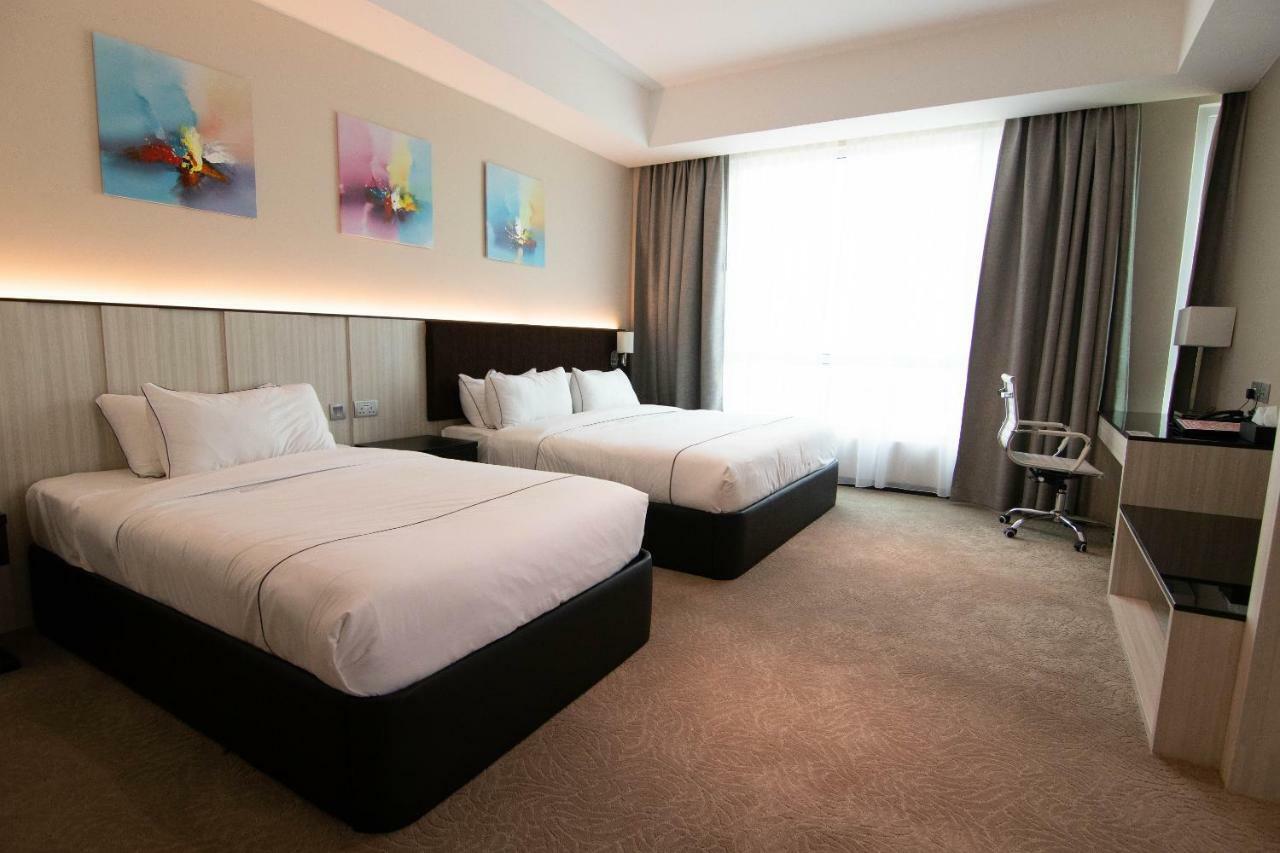 Higher Hotel Μπαντάρ Σερί Μπεγκαβάν Εξωτερικό φωτογραφία