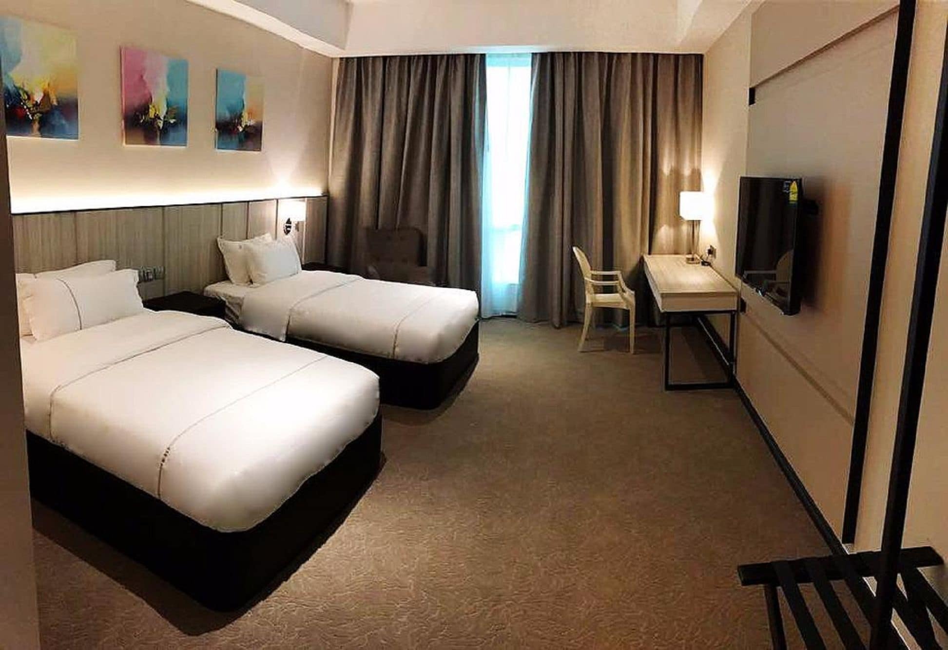Higher Hotel Μπαντάρ Σερί Μπεγκαβάν Εξωτερικό φωτογραφία