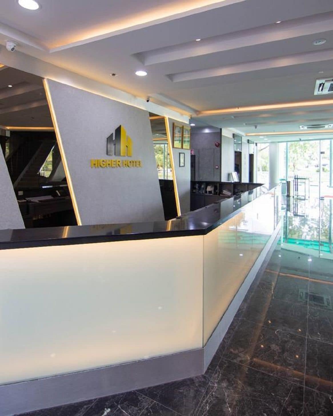 Higher Hotel Μπαντάρ Σερί Μπεγκαβάν Εξωτερικό φωτογραφία
