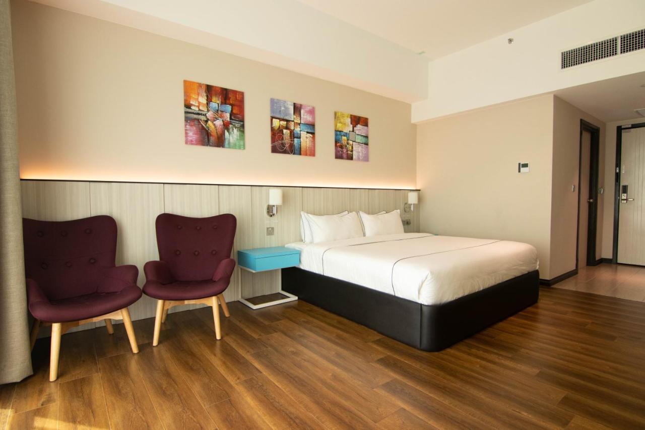 Higher Hotel Μπαντάρ Σερί Μπεγκαβάν Εξωτερικό φωτογραφία