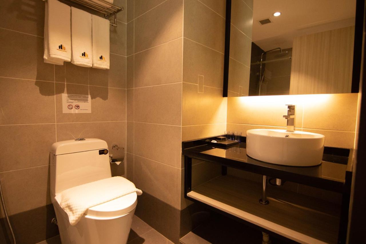 Higher Hotel Μπαντάρ Σερί Μπεγκαβάν Εξωτερικό φωτογραφία